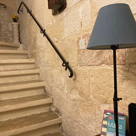 Апартаменты Charming Central Townhouse In Sliema Steps From Promenade And Sliema Ferry Экстерьер фото