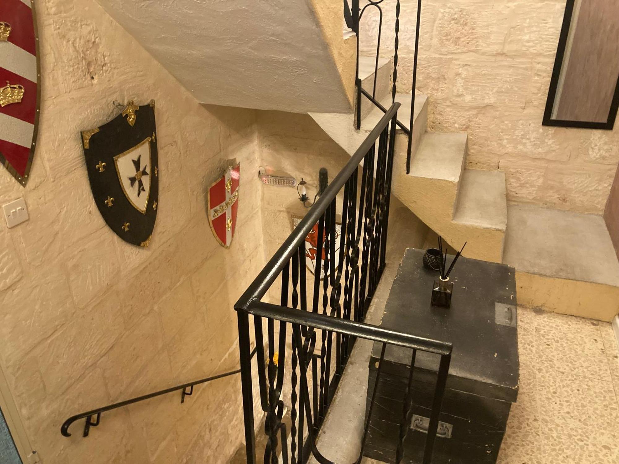 Апартаменты Charming Central Townhouse In Sliema Steps From Promenade And Sliema Ferry Экстерьер фото