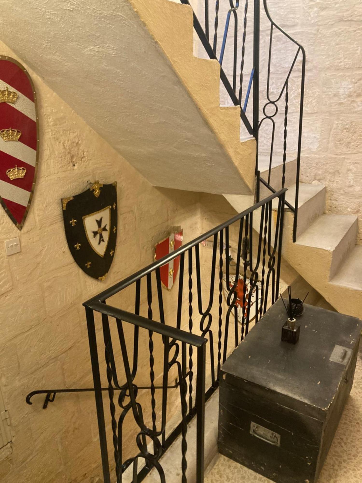 Апартаменты Charming Central Townhouse In Sliema Steps From Promenade And Sliema Ferry Экстерьер фото